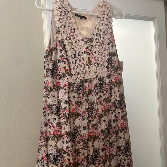 Cute little sun dress with side zip - Picture 1 of 4